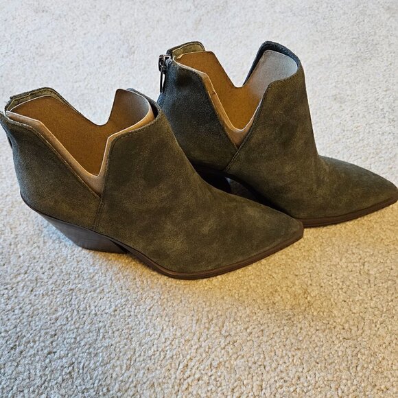 VINCE CAMUTO Gigietta Suede Bootie in Dark Green Suede 7.5 (New without Box) - Picture 9 of 12